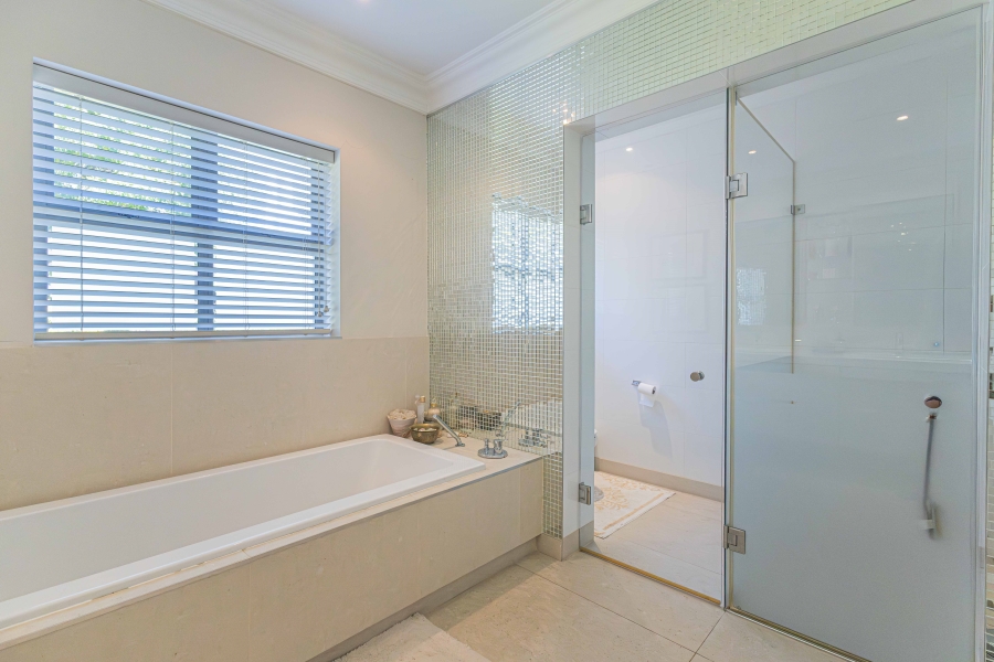 4 Bedroom Property for Sale in Fresnaye Western Cape